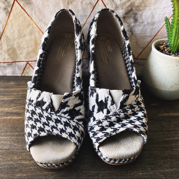 TOMS • Wedges • Size 8 - Picture 2 of 5